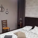 Les Cloches De Nocleg ze śniadaniem 3*