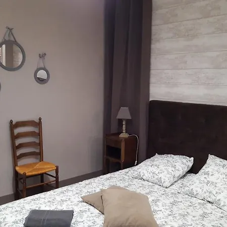 Les Cloches De Corneville Couette-café 3*