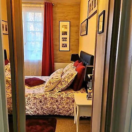 Les Cloches De Corneville Bed & Breakfast 3*